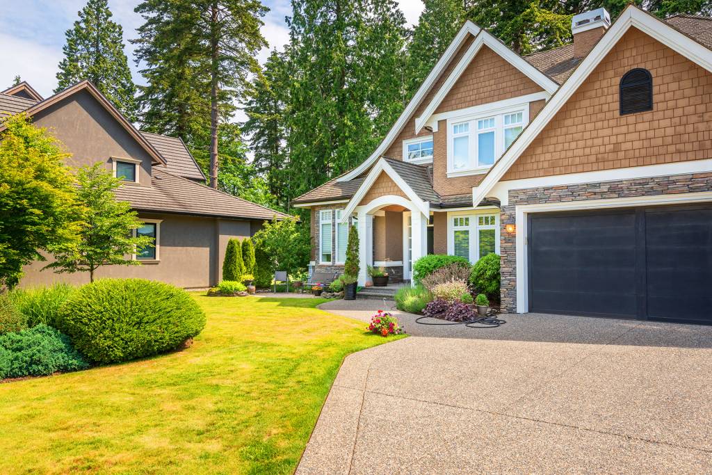 How Your Boring Yard Becomes the Neighborhood Showpiece