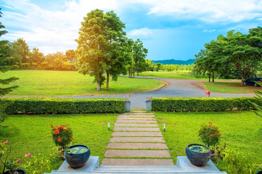 4 Smart Ideas That Will Transform Your Yard Year-Round